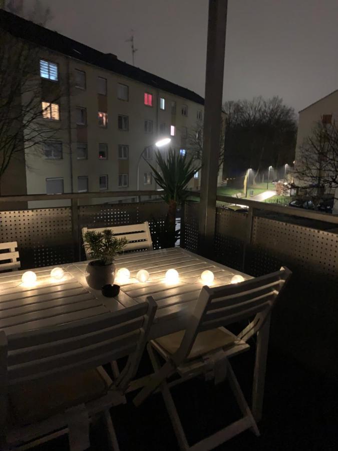 Holiday Home Cologne With Balkon - Near Koelnmesse - Temporary Living- Exterior photo